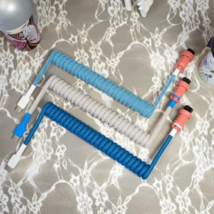 Blaugraue Spiralkabel Freileitungs-Lemo-Steckverbinder Benutzerdefinierte Tastaturkabel weisen ein blaues Spiraldesign mit abnehmbaren Anschlüssen auf