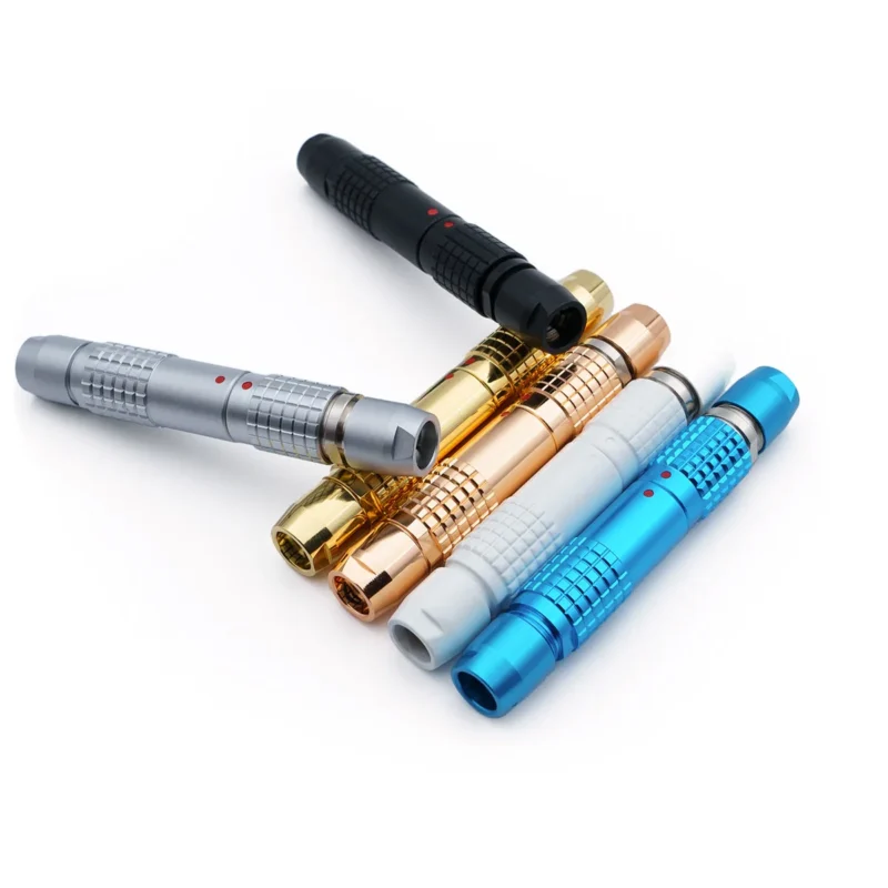(lemo-like) femo de couleur noire, argentée, dorée, cuivrée et bleue, le blanc est recouvert d'un revêtement Cerakote et disposé sur un fond blanc.
