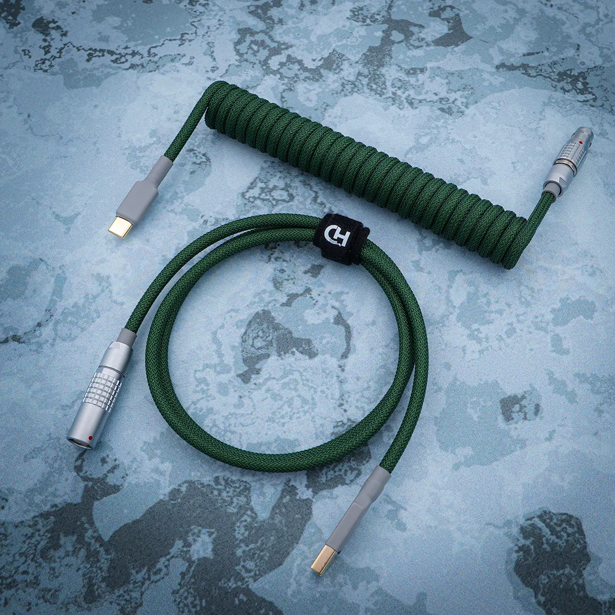 Grünes Spiralkabel über Kopf lemo ähnlicher Stecker Kundenspezifisches grünes Spiral-Tastaturkabel mit USB-C- und Pilotenanschlüssen